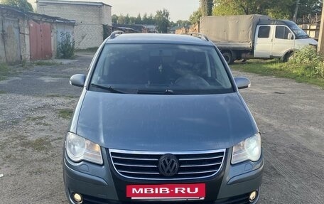 Volkswagen Touran III, 2007 год, 650 000 рублей, 1 фотография