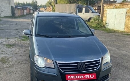 Volkswagen Touran III, 2007 год, 650 000 рублей, 2 фотография