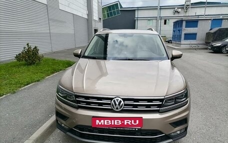 Volkswagen Tiguan II, 2018 год, 3 050 000 рублей, 1 фотография