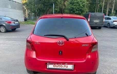 Toyota Yaris III рестайлинг, 2007 год, 650 000 рублей, 2 фотография