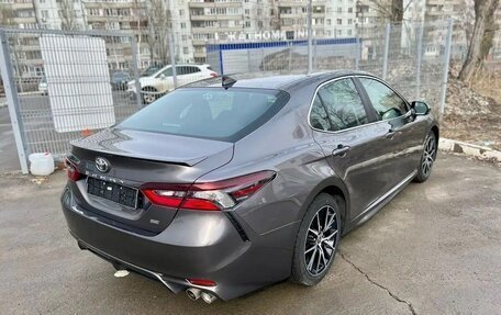 Toyota Camry, 2021 год, 2 600 000 рублей, 4 фотография