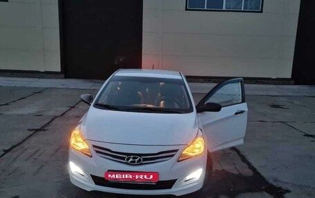 Hyundai Solaris II рестайлинг, 2014 год, 920 000 рублей, 2 фотография