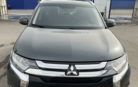 Mitsubishi Outlander III рестайлинг 3, 2018 год, 2 300 000 рублей, 2 фотография