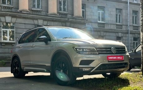 Volkswagen Tiguan II, 2019 год, 3 089 000 рублей, 3 фотография