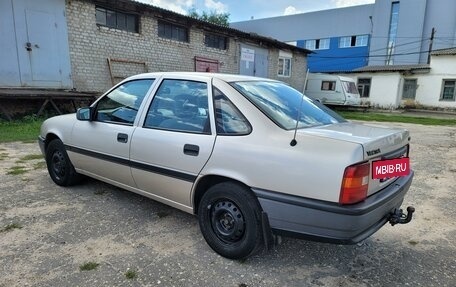 Opel Vectra A, 1992 год, 370 000 рублей, 2 фотография