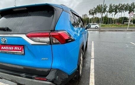 Toyota RAV4, 2019 год, 3 600 000 рублей, 5 фотография