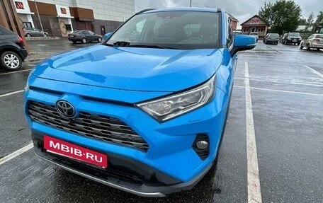 Toyota RAV4, 2019 год, 3 600 000 рублей, 3 фотография