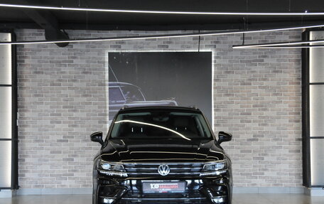 Volkswagen Tiguan II, 2018 год, 2 995 000 рублей, 2 фотография