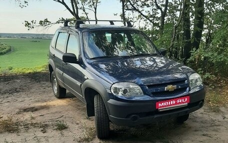 Chevrolet Niva I рестайлинг, 2018 год, 870 000 рублей, 3 фотография