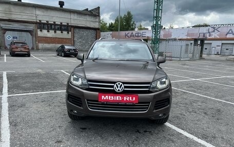 Volkswagen Touareg III, 2011 год, 2 350 000 рублей, 1 фотография