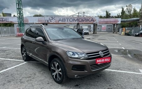 Volkswagen Touareg III, 2011 год, 2 350 000 рублей, 2 фотография