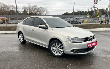 Volkswagen Jetta VI, 2011 год, 1 170 000 рублей, 3 фотография