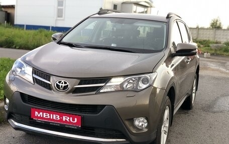 Toyota RAV4, 2013 год, 2 650 000 рублей, 2 фотография