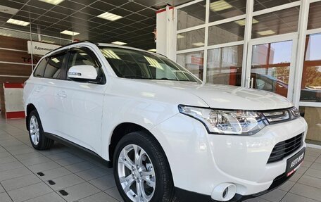 Mitsubishi Outlander III рестайлинг 3, 2013 год, 1 970 000 рублей, 5 фотография