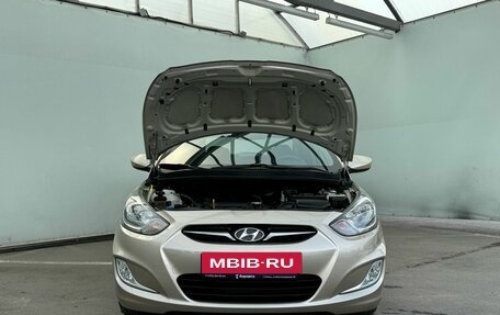 Hyundai Solaris II рестайлинг, 2011 год, 890 000 рублей, 4 фотография