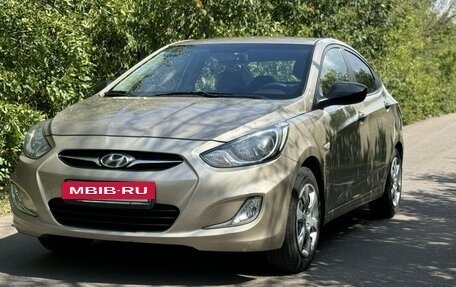 Hyundai Solaris II рестайлинг, 2011 год, 1 010 000 рублей, 2 фотография