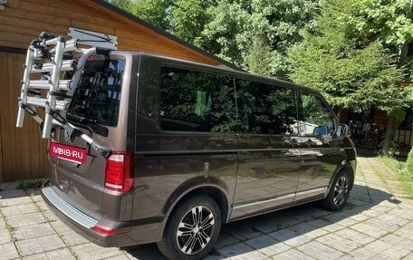 Volkswagen Multivan T6 рестайлинг, 2018 год, 3 800 000 рублей, 2 фотография