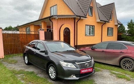 Toyota Camry, 2012 год, 1 980 000 рублей, 4 фотография