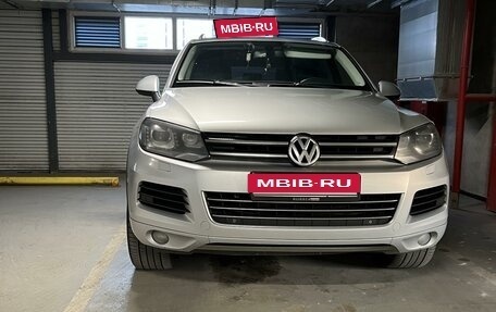 Volkswagen Touareg III, 2011 год, 1 870 000 рублей, 2 фотография