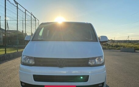 Volkswagen Transporter T5 рестайлинг, 2012 год, 2 680 000 рублей, 2 фотография