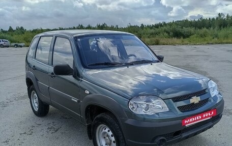 Chevrolet Niva I рестайлинг, 2013 год, 600 000 рублей, 3 фотография