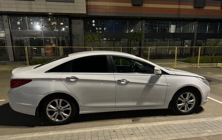 Hyundai Sonata VI, 2011 год, 870 000 рублей, 4 фотография