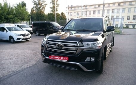 Toyota Land Cruiser 200, 2018 год, 6 999 000 рублей, 2 фотография