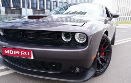 Dodge Challenger III рестайлинг 2, 2015 год, 4 200 000 рублей, 2 фотография