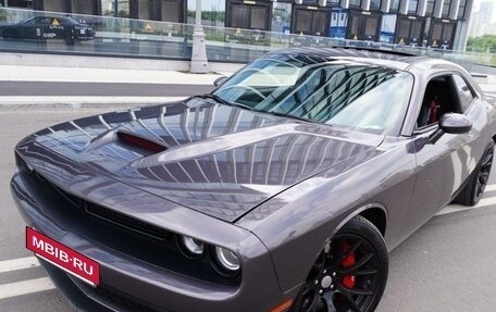 Dodge Challenger III рестайлинг 2, 2015 год, 4 200 000 рублей, 4 фотография