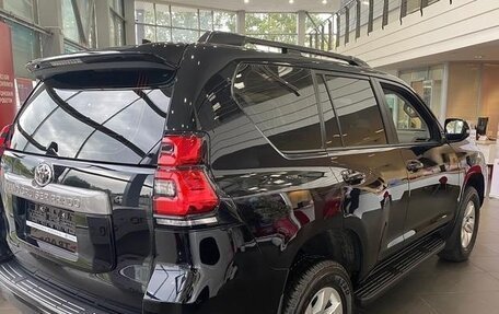 Toyota Land Cruiser Prado 150 рестайлинг 2, 2023 год, 8 500 000 рублей, 2 фотография