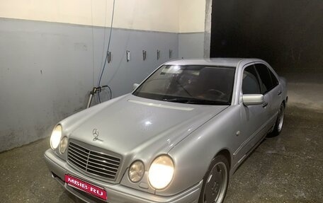 Mercedes-Benz E-Класс, 2000 год, 400 000 рублей, 2 фотография