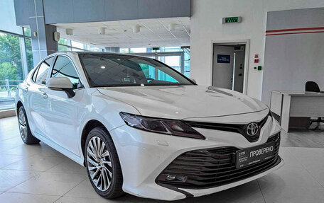 Toyota Camry, 2020 год, 3 300 000 рублей, 2 фотография