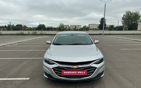 Chevrolet Malibu IX, 2018 год, 1 699 000 рублей, 2 фотография