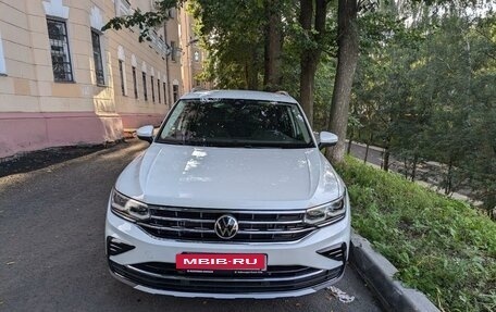 Volkswagen Tiguan II, 2020 год, 4 000 000 рублей, 3 фотография