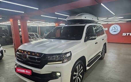 Toyota Land Cruiser 200, 2018 год, 7 850 000 рублей, 2 фотография