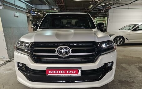 Toyota Land Cruiser 200, 2018 год, 7 850 000 рублей, 3 фотография