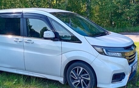 Honda Stepwgn IV, 2017 год, 2 500 000 рублей, 2 фотография