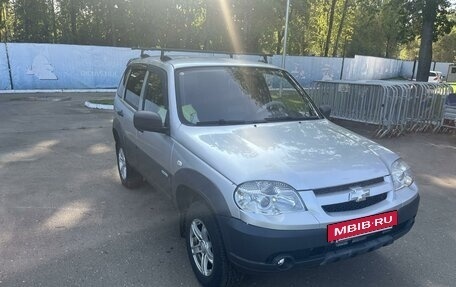 Chevrolet Niva I рестайлинг, 2013 год, 700 000 рублей, 3 фотография