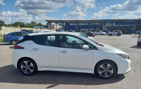 Nissan Leaf II, 2019 год, 2 850 000 рублей, 3 фотография