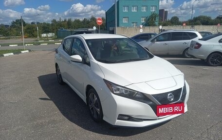 Nissan Leaf II, 2019 год, 2 850 000 рублей, 1 фотография