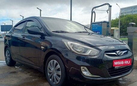 Hyundai Solaris II рестайлинг, 2011 год, 690 000 рублей, 3 фотография