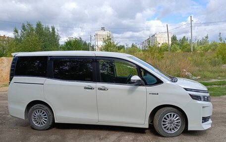 Toyota Voxy III, 2014 год, 1 950 000 рублей, 7 фотография