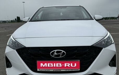 Hyundai Solaris II рестайлинг, 2022 год, 1 900 000 рублей, 2 фотография