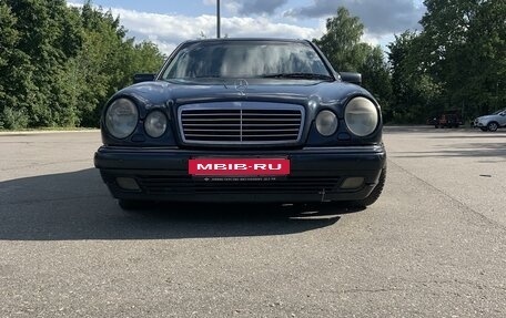 Mercedes-Benz E-Класс, 1998 год, 450 000 рублей, 3 фотография