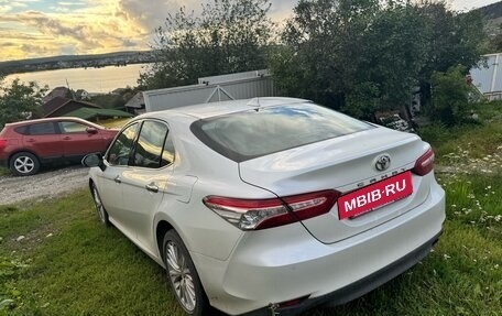 Toyota Camry, 2019 год, 3 150 000 рублей, 2 фотография