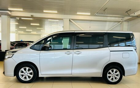 Toyota Voxy III, 2018 год, 2 599 999 рублей, 2 фотография