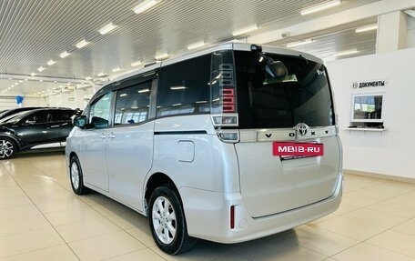 Toyota Voxy III, 2018 год, 2 599 999 рублей, 3 фотография