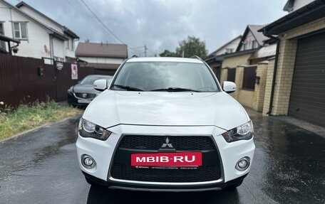 Mitsubishi Outlander III рестайлинг 3, 2011 год, 1 250 000 рублей, 2 фотография