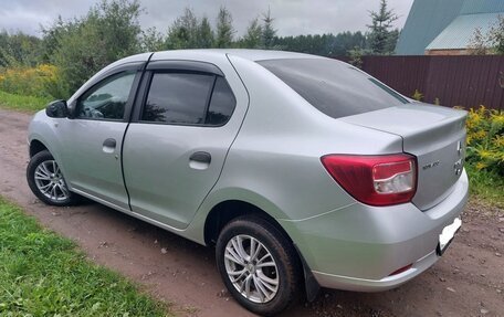 Renault Logan II, 2015 год, 780 000 рублей, 3 фотография