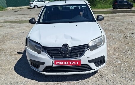 Renault Logan II, 2019 год, 700 000 рублей, 1 фотография